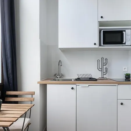 Superbe Proche Tour Eiffel Paris