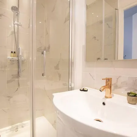 Superbe Proche Tour Eiffel *