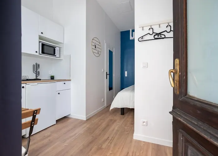 Superbe Proche Tour Eiffel *