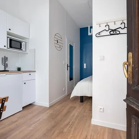 Superbe Proche Tour Eiffel *